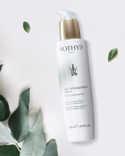 Latte detergente illuminante viso Sothys per pelle con rossori diffusi