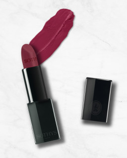 Rossetto rosso opaco Sothys per un trucco elegante e sofisticato